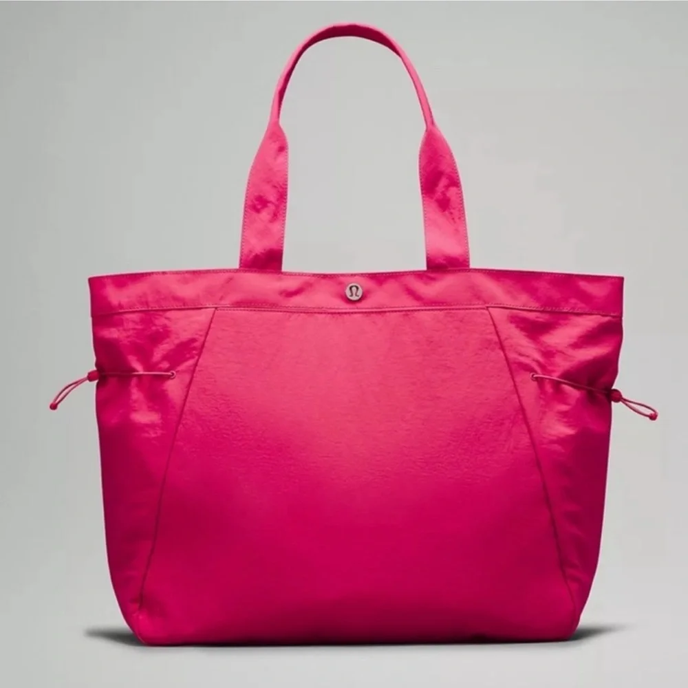 NWT 🍋 Lululemon Raspberry Coulis Side Cinch Shopper Bag